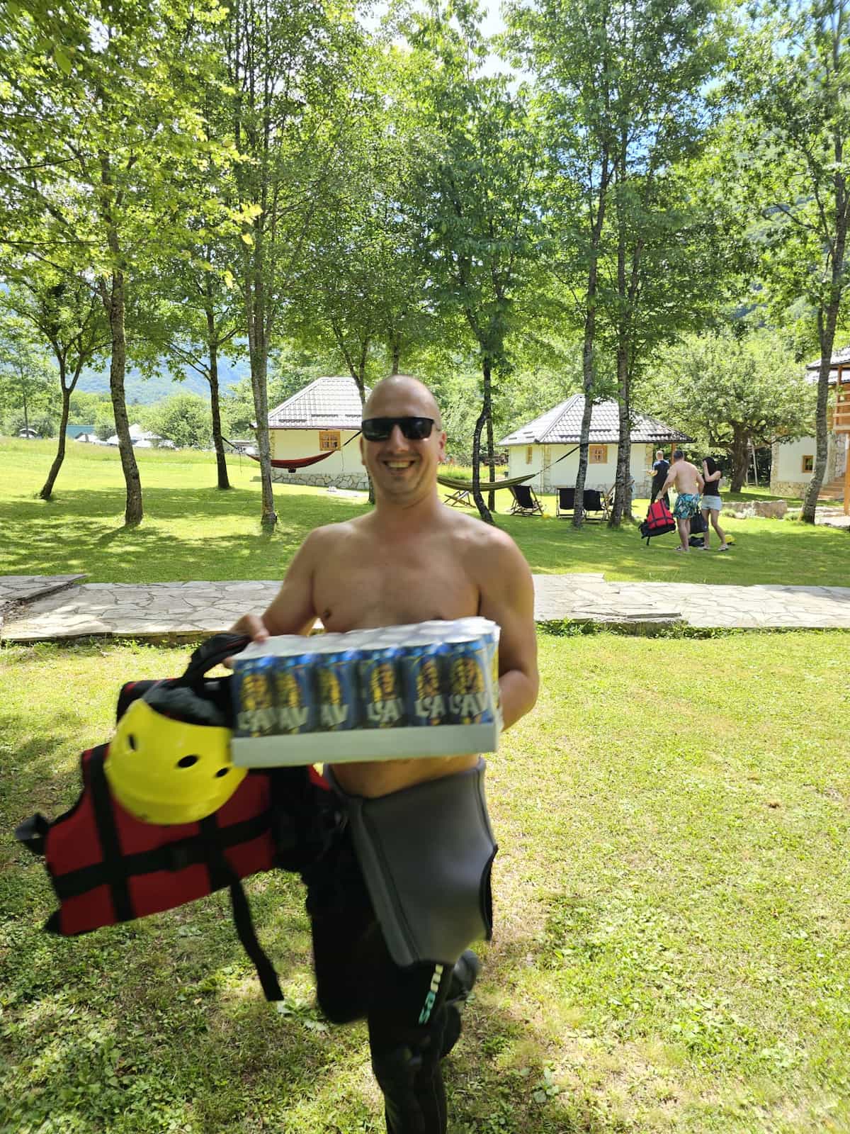 Šta ponijeti na rafting — oprema na Tari