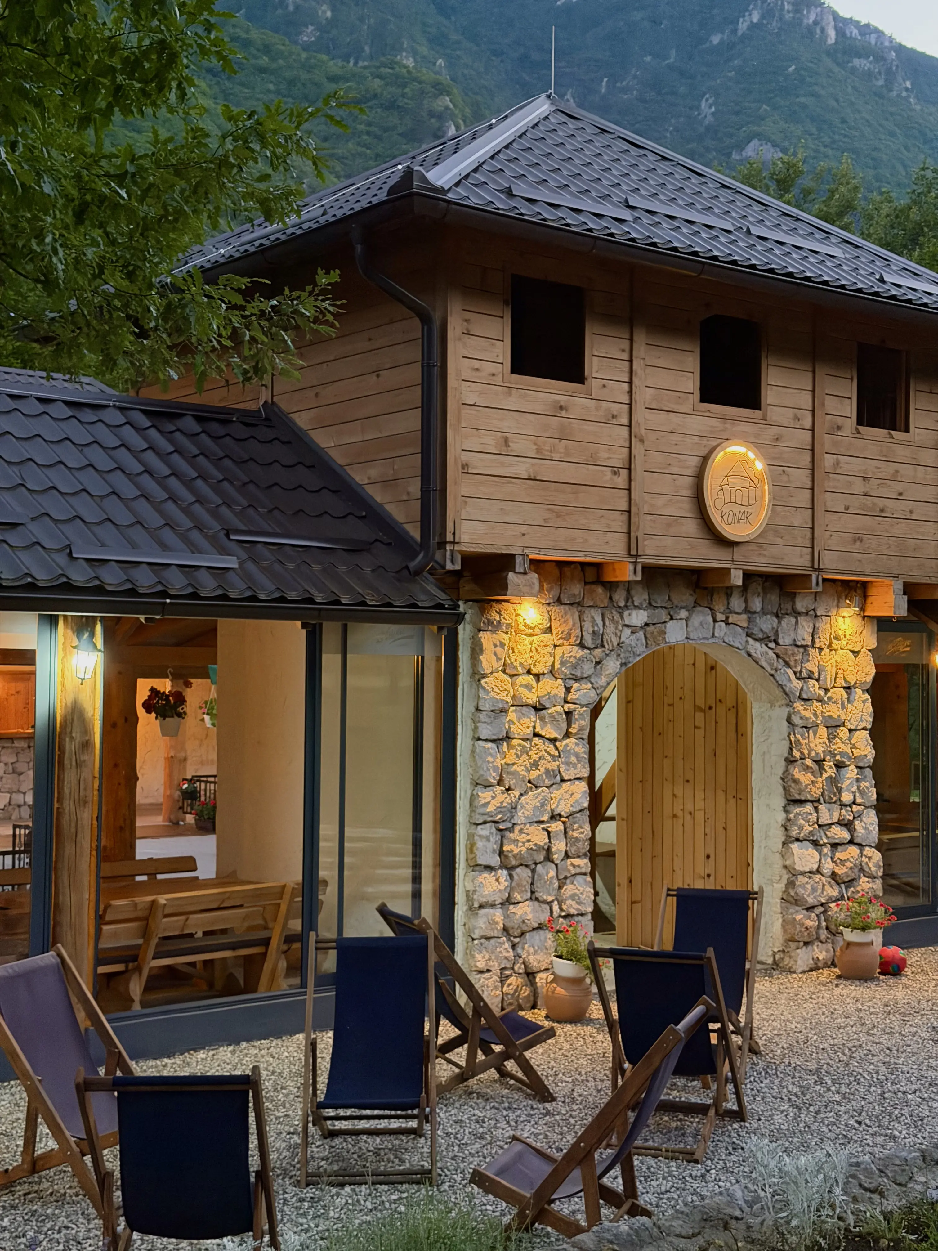 Rafting kamp Konak na obali Tare